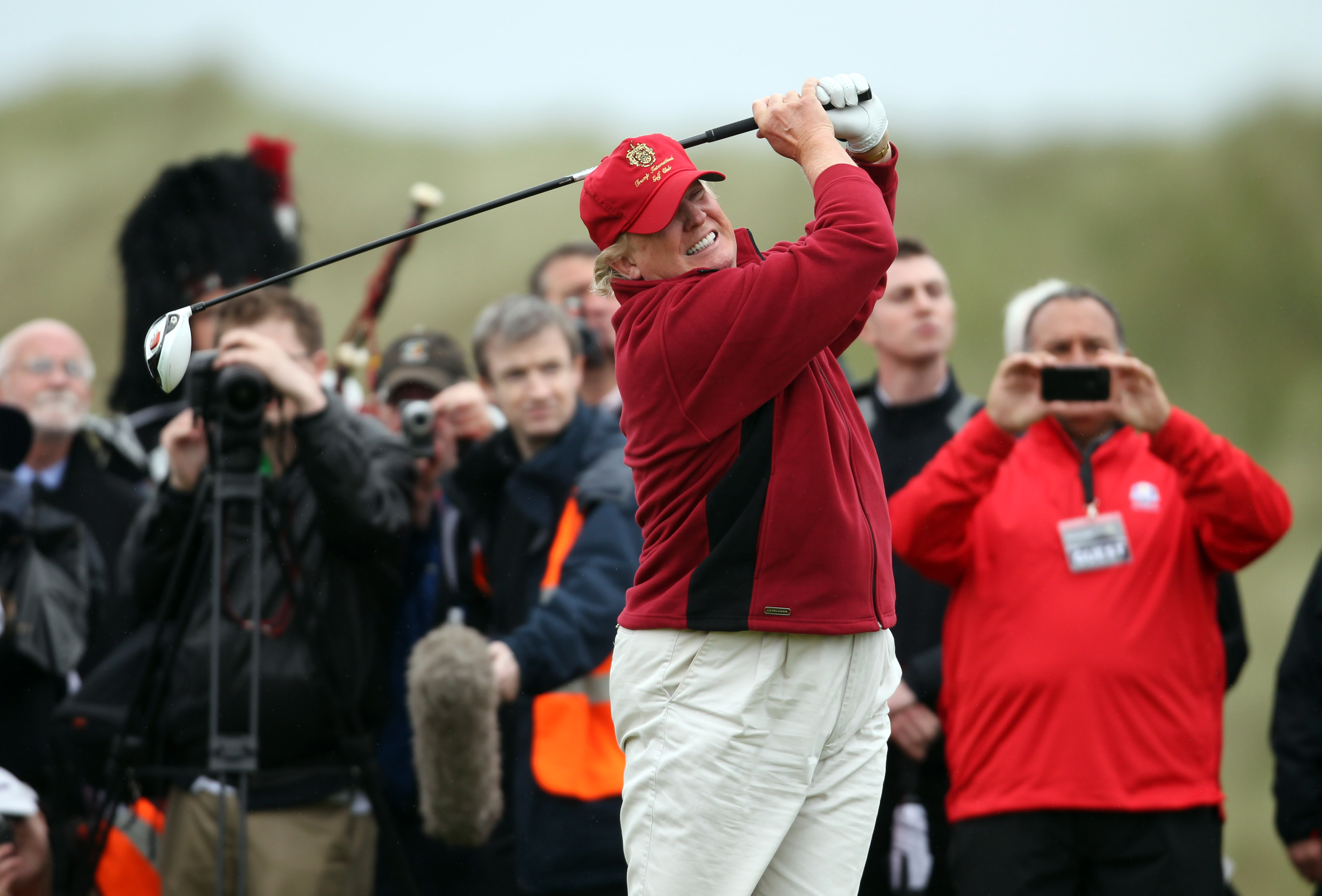 Pe Donald Trump l-au lăsat nervii după ce a pierdut și la golf. A fost filmat cum înjură obscen după ce a ratat o lovitură VIDEO