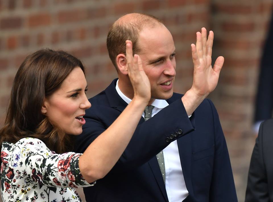 Prințul William și Kate au făcut publică o fotografie nevăzută până acum, pentru a sărbători 13 ani de căsătorie