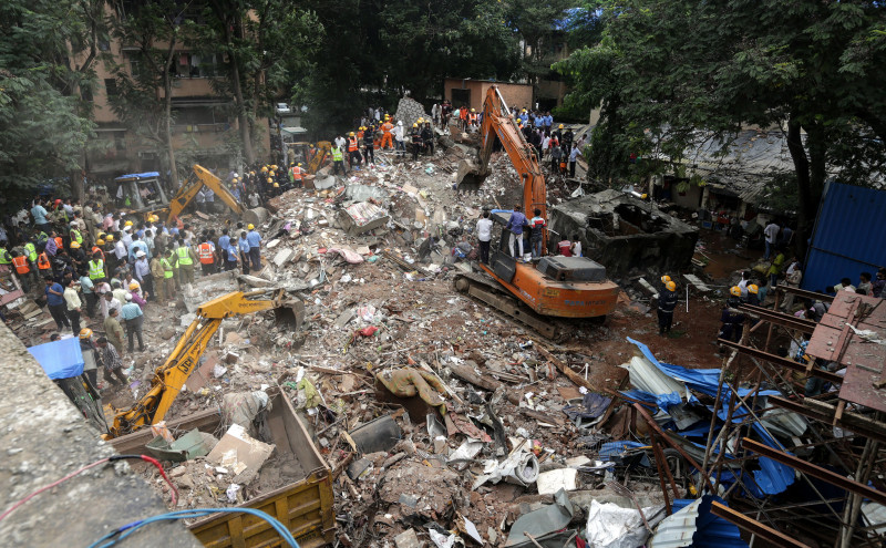 At least five died in a collapsed building in Mumbai