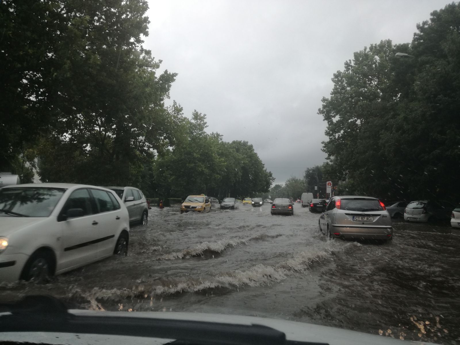 Un ciclon lovește sud-estul României. Toate școlile din Constanța vor fi închise miercuri: risc de inundații majore