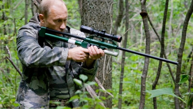 Vladimir_Putin_Amur_tiger_August_2008-1