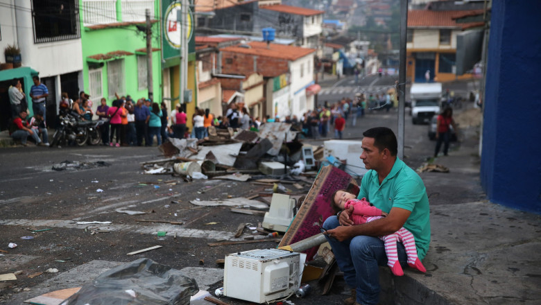 oameni saraci pe strada in venezuela
