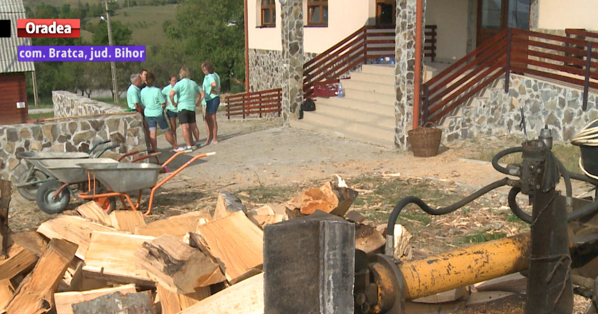 Patron De Restaurante Din Sua Voluntar La Un Centru De BÄƒtrani In Bihor