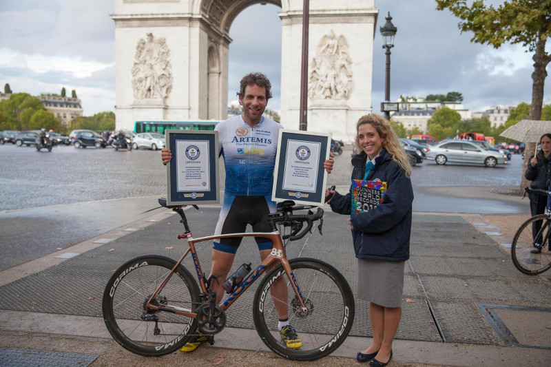 mark beaumont ciclist record fb