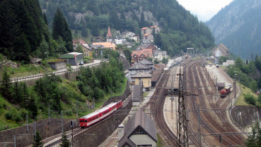 1200px-Göschenen_Bahnhof