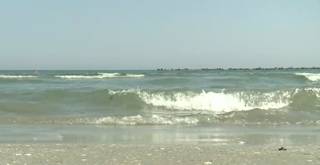 Mai multe bucăţi de dronă, descoperite pe plaja din Tuzla