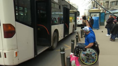 autobuz persoane disabilitati