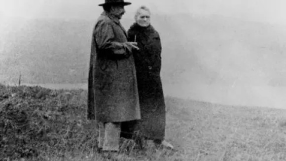 einstein si marie curie