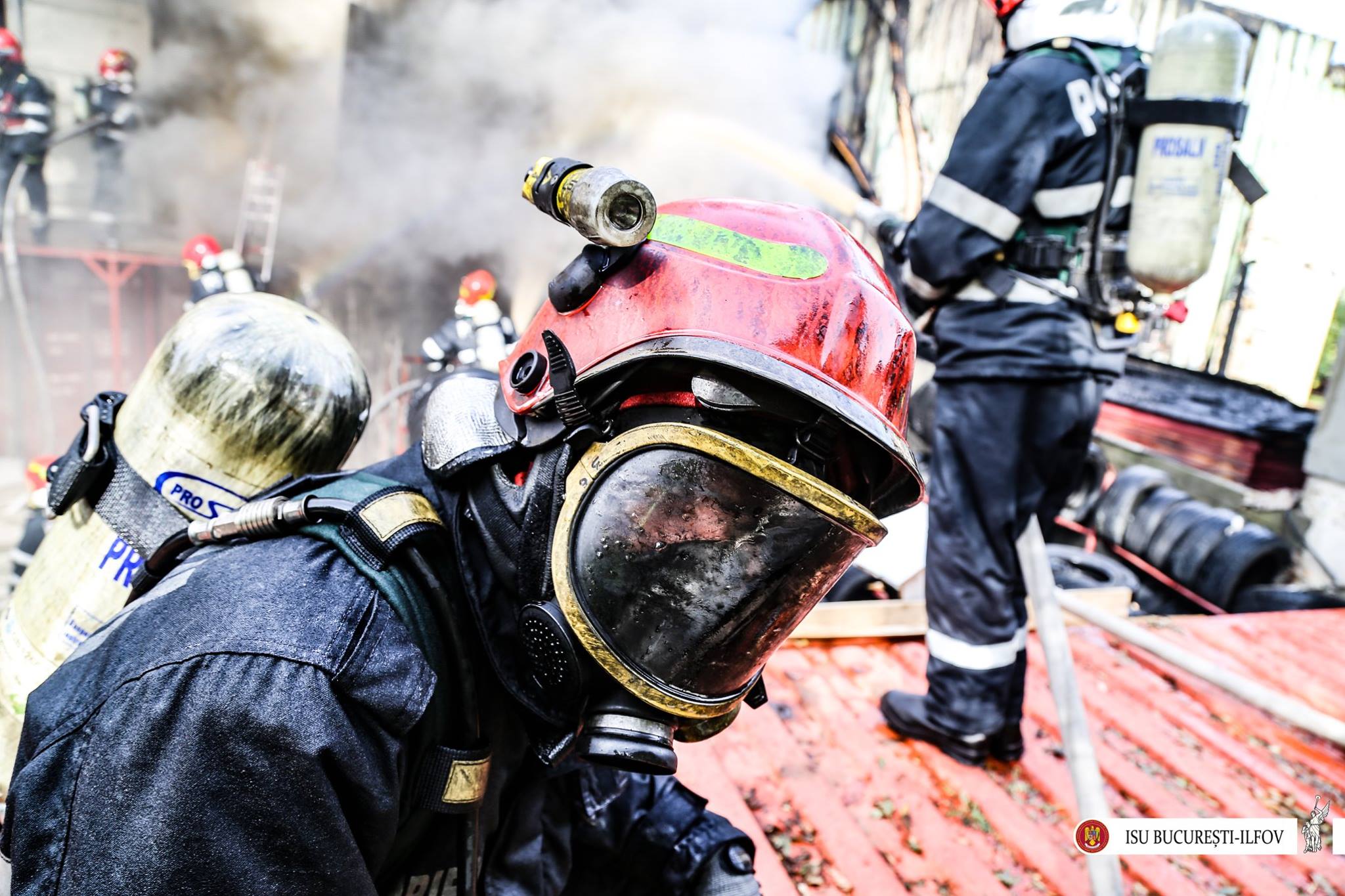 pompieri incendiu azil FB.jpg 11