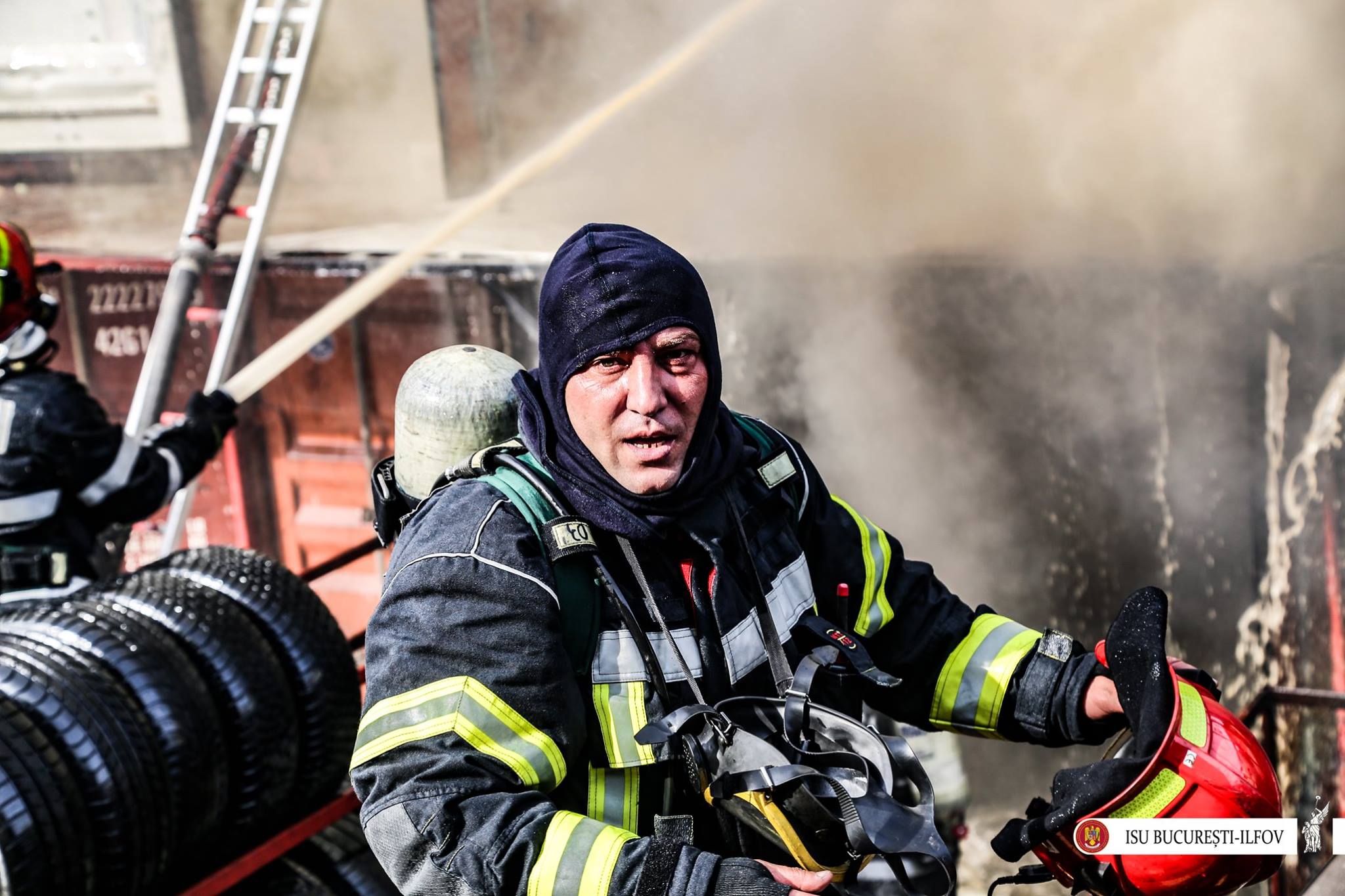 pompieri incendiu azil FB.jpg 9