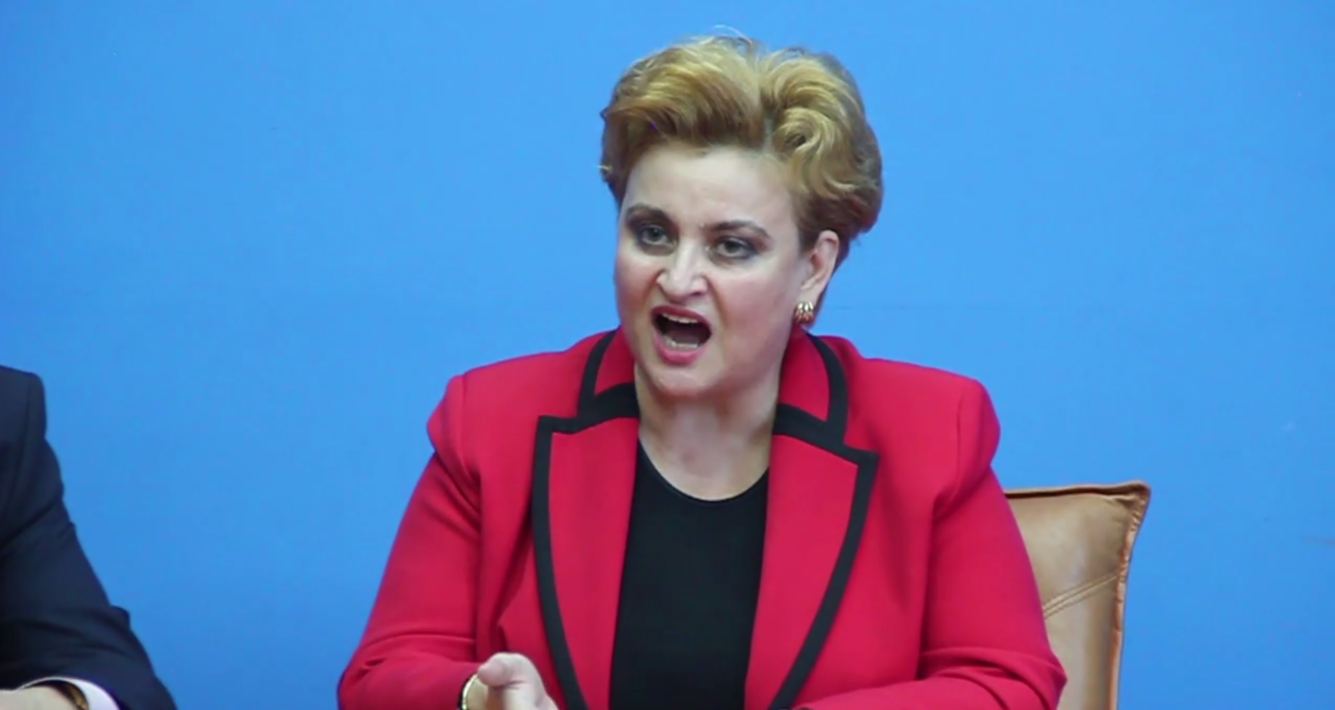 Ministrul Mediului urmeaza exemplul premierului la gafe de exprimare: Sunt un ministru CARE nu imi este frica sa spun adevarul