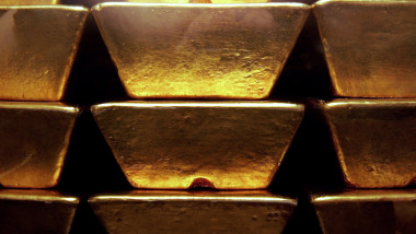 Gold Price Hits Twenty Six Year High