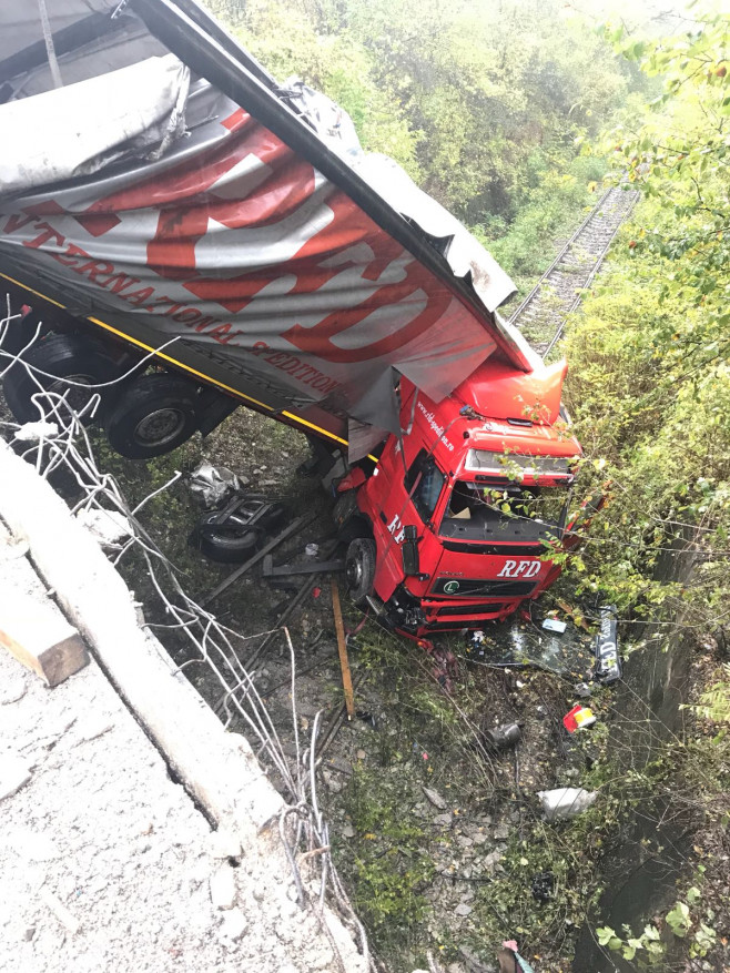 accident DN72, calea ferata Targoviste - Ploiesti 2 241017