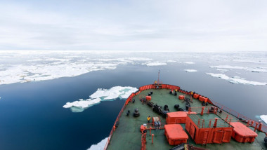 Arctic-Sea-Ice-Climate-Change-889x593