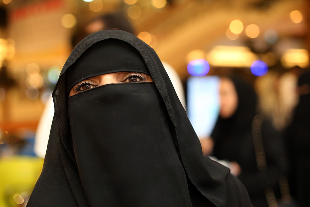 Elveția interzice portul burqa după ani de dezbateri: „Nu vrem să existe un islam radical în ţara noastră”