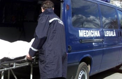 Fetița din Galați ucisă de mamă fusese arsă cu aprinzătorul de aragaz. Femeia le-a mărturisit procurorilor de ce a făcut asta