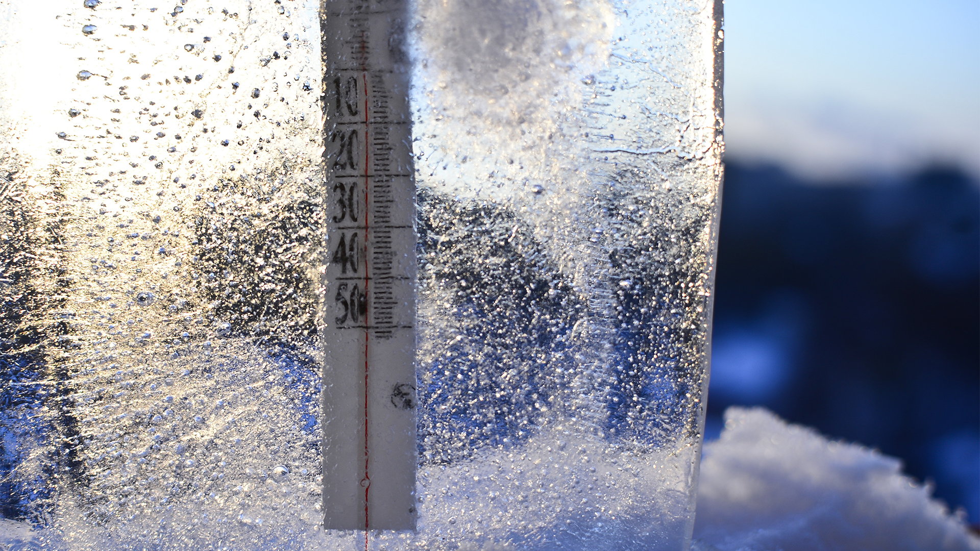 Vremea se răcește brusc în toată țara. Temperaturile vor coborî până la -17 grade Celsius