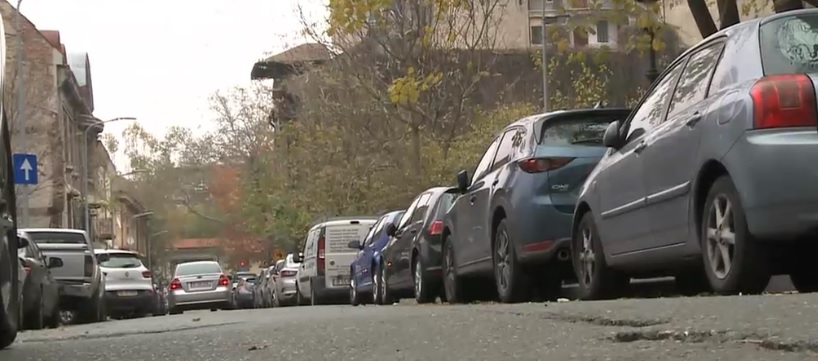 Bujduveanu vrea să scape de mașinile parcate pe prima bandă a șoselelor: „Traficul se reduce cu 33%”