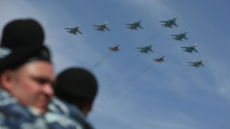 rusia avioane parada militara