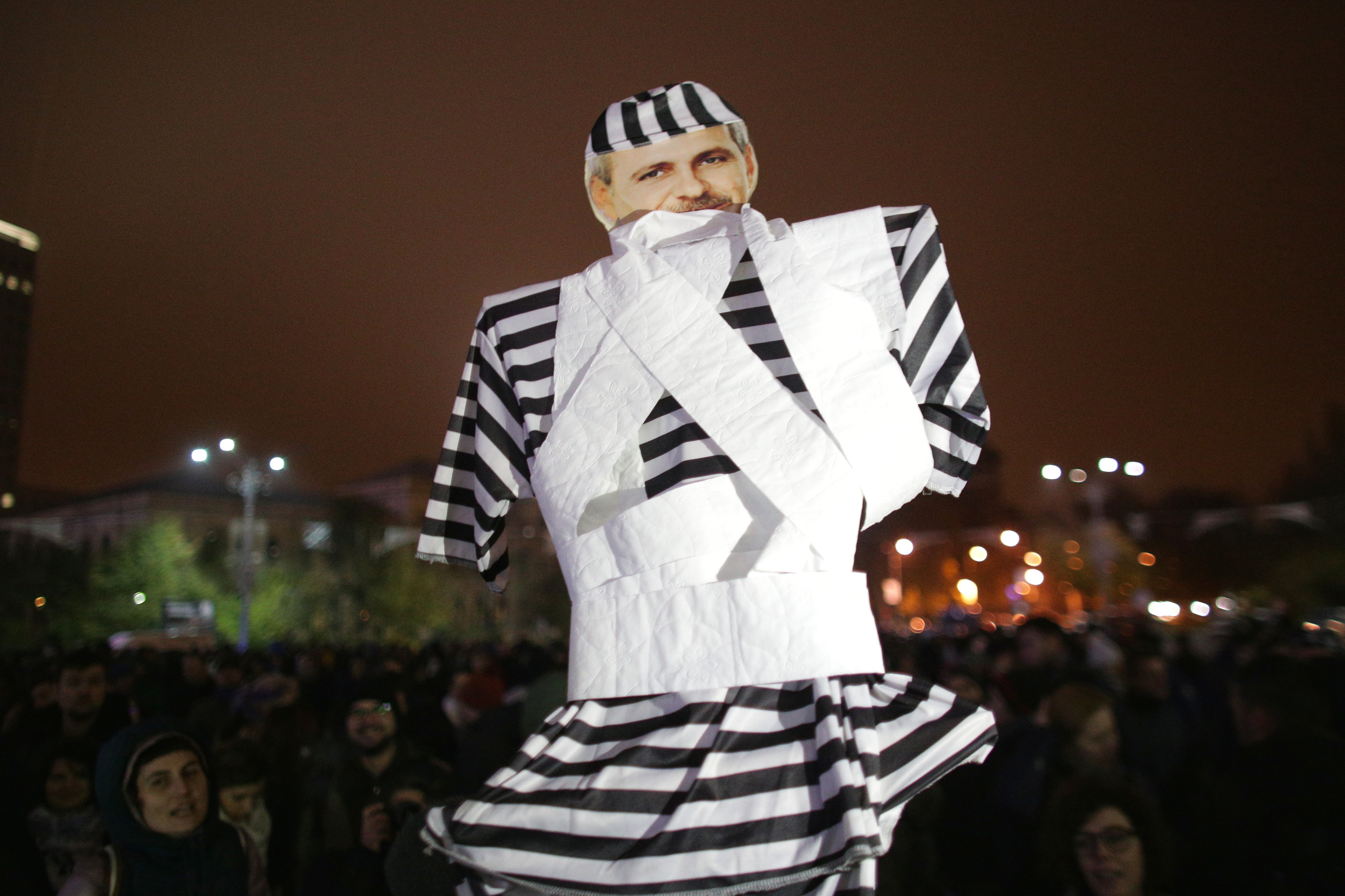 proteste victoriei INQUAM