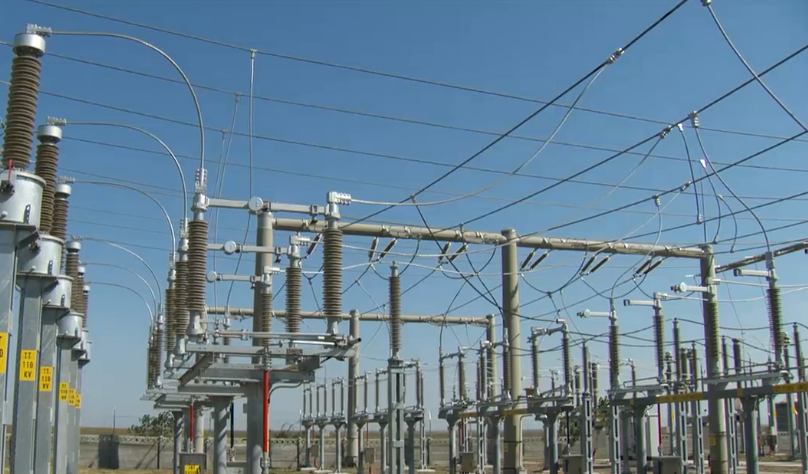 Ministrul Energiei: Consumatorii casnici de electricitate să încheie contracte pe piaţa liberă, unde preţurile sunt mai mici