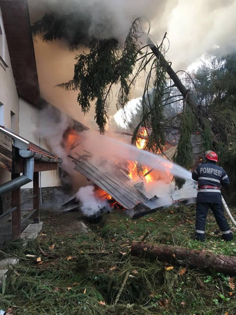 incendiu sediul Adm Parc Natural Apuseni Sudrigiu 151117 (5)