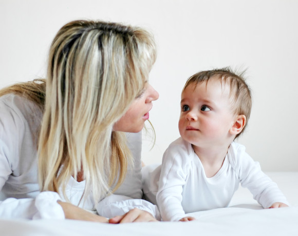 mama bebelus copil