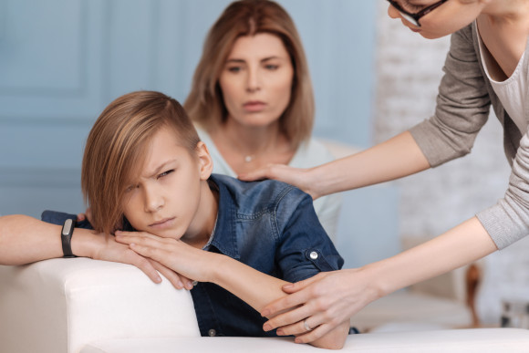 adolescenti nervosi tineri parinti