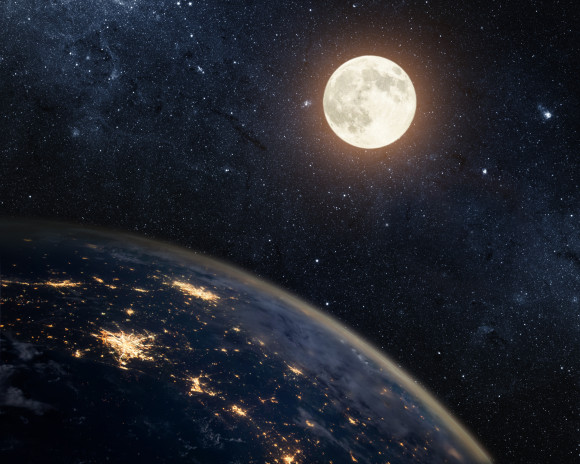 luna pamant stele shutterstock_368269880