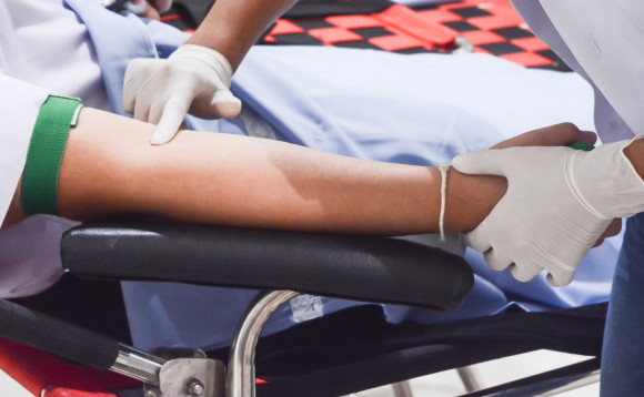 injectie donare sange virus medic spital