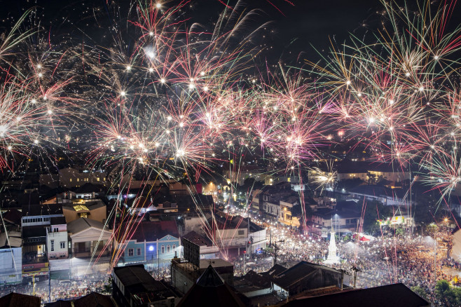Indonesians Countdown To The New Year