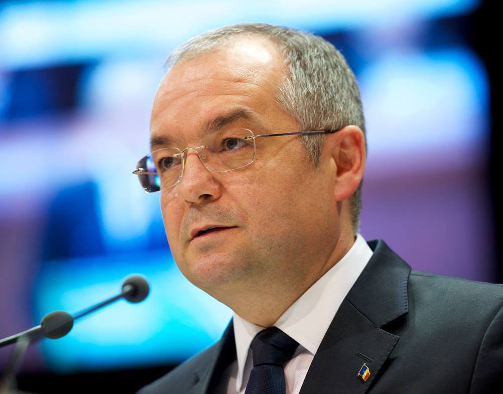 Emil Boc vrea desființarea județelor și regionalizarea: S-ar distruge un sistem clientar vechi de 55 de ani