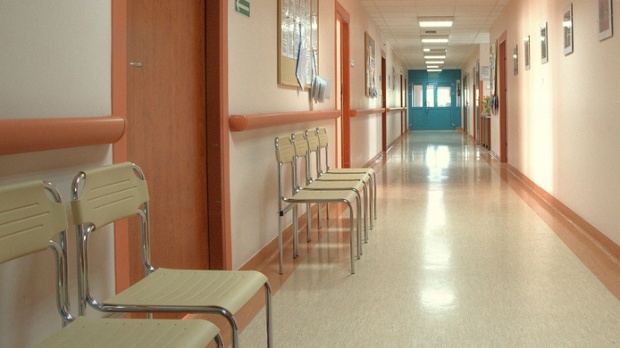 Medicul care și-a ținut părinții în spital peste 1.200 de zile a fost demis. Spitalul va avea sistem de alerte pentru internări