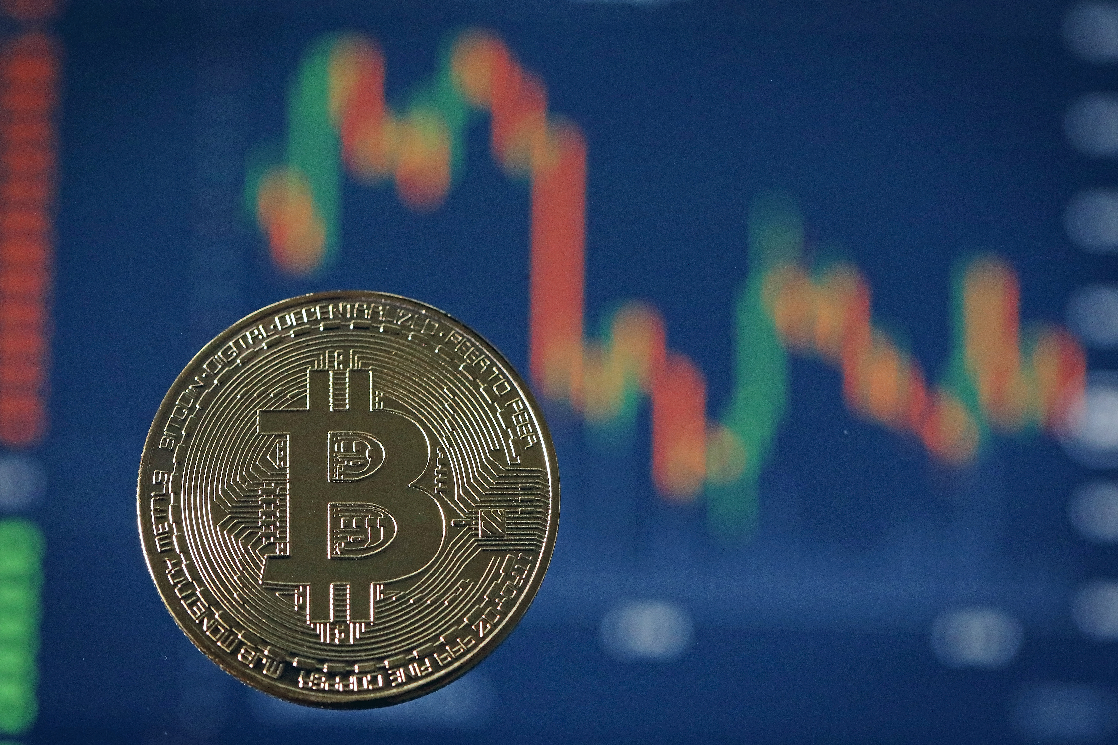 Elon Musk admite că preţurile bitcoin şi ethereum sunt „ridicate”
