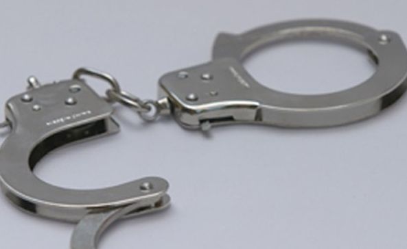 Suceava: O tanara a fost arestata pe loc dupa ce le-a cerut politistilor sa-i sune prietenul si sa-l convinga sa o ia de sotie