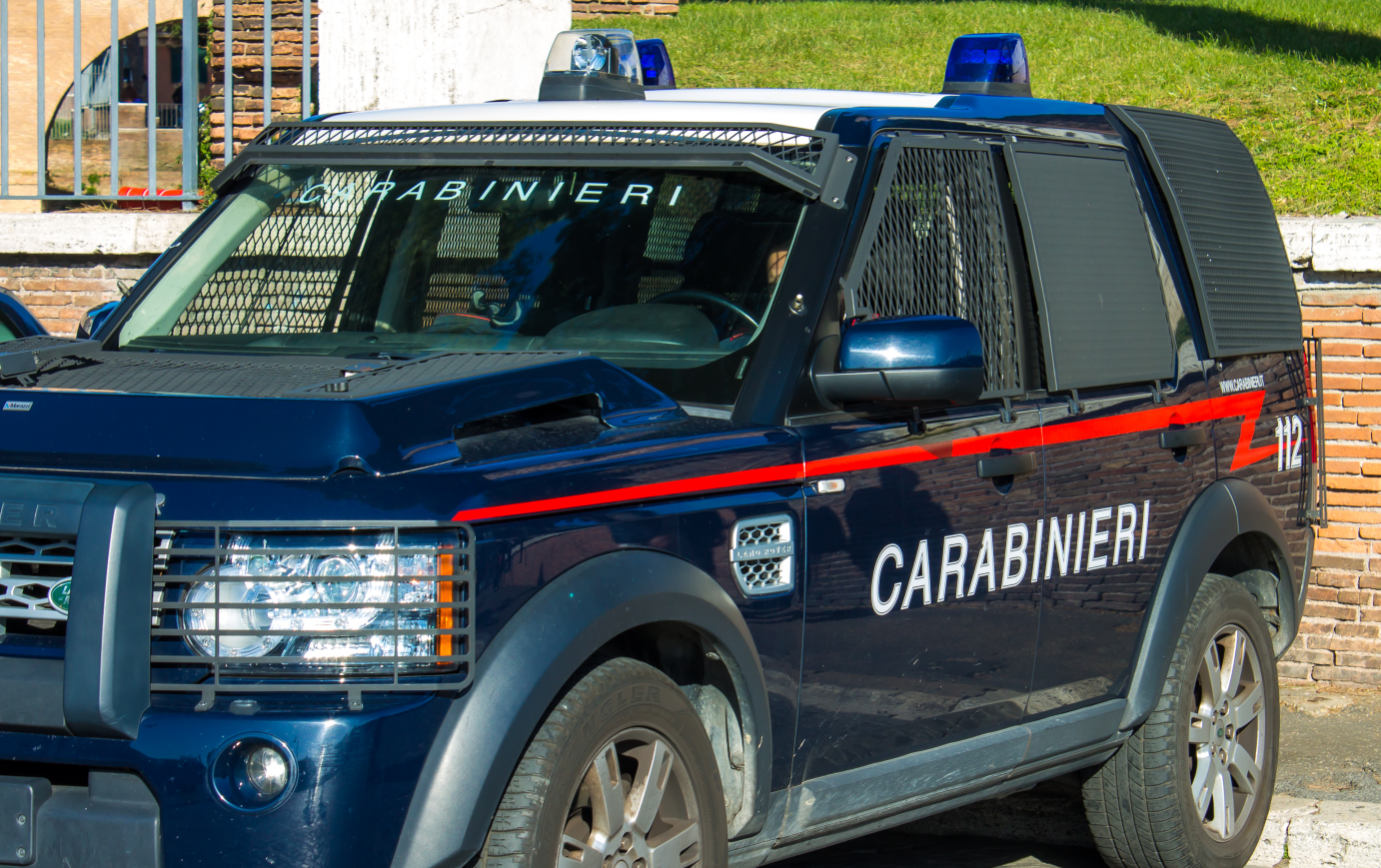 Descoperire macabră în casa unor români din Italia: țineau în congelator un fetus de 4 luni. Ce le-au spus polițiștilor