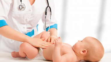 bebelus copil asistenta medic