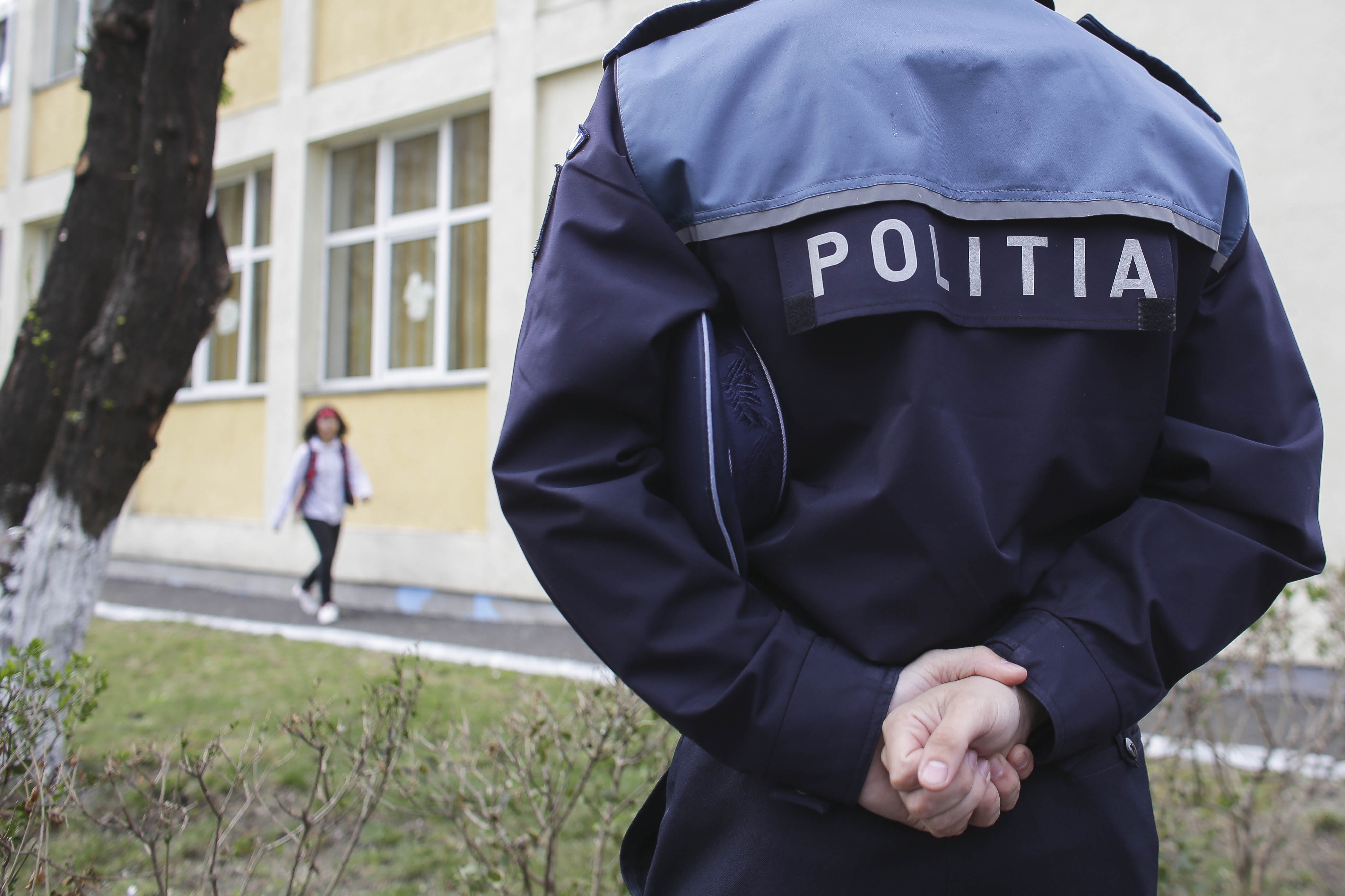 Elevă agresată sexual de profesorul de sport, la un colegiu din Pitești. Bărbatul a fost arestat
