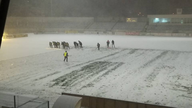 ninsoare teren fotbal botosani (1)