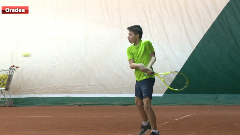 sport tenis copii