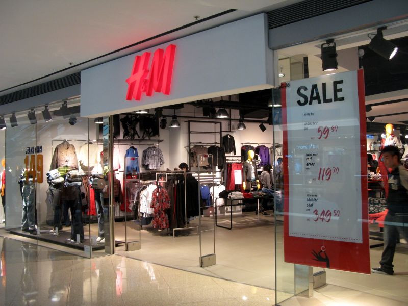 mirror somewhat Vaccinate Greșeala prin care H&M a rămas cu un stoc nevândut de haine de 4,3 miliarde  de dolari | Digi24