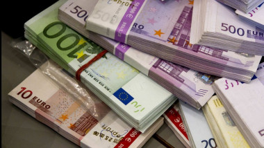 euro bancnote teancuri bani crop