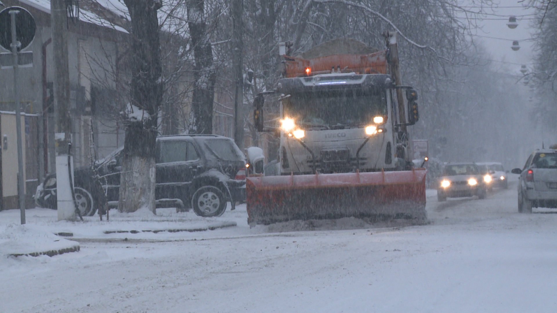 Primăria Capitalei: Bucureştiul e pregătit pentru primele ninsori, 512 utilaje şi aproape 2.500 de oameni asigură deszăpezirea