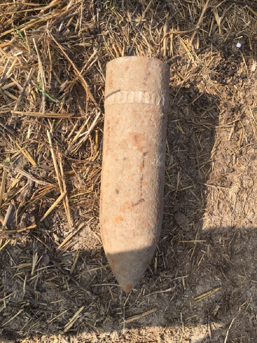 MApN anunță că un proiectil cu 2 kilograme de explozibil a fost descoperit în curtea unei case nelocuite din Tulcea