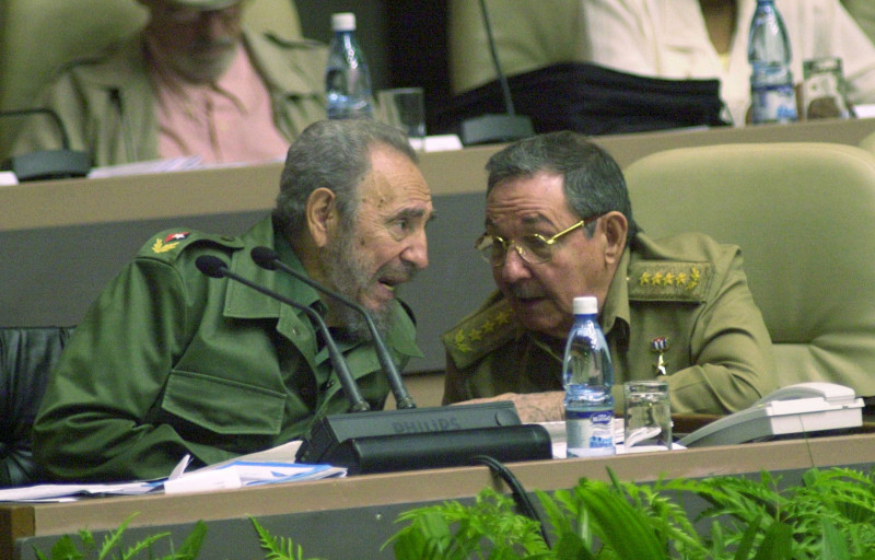 Castro Attends Parliament's Closing Session