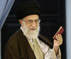 Trump anunță noi sancțiuni contra Iranului. Este vizat chiar ayatollahul Khamenei