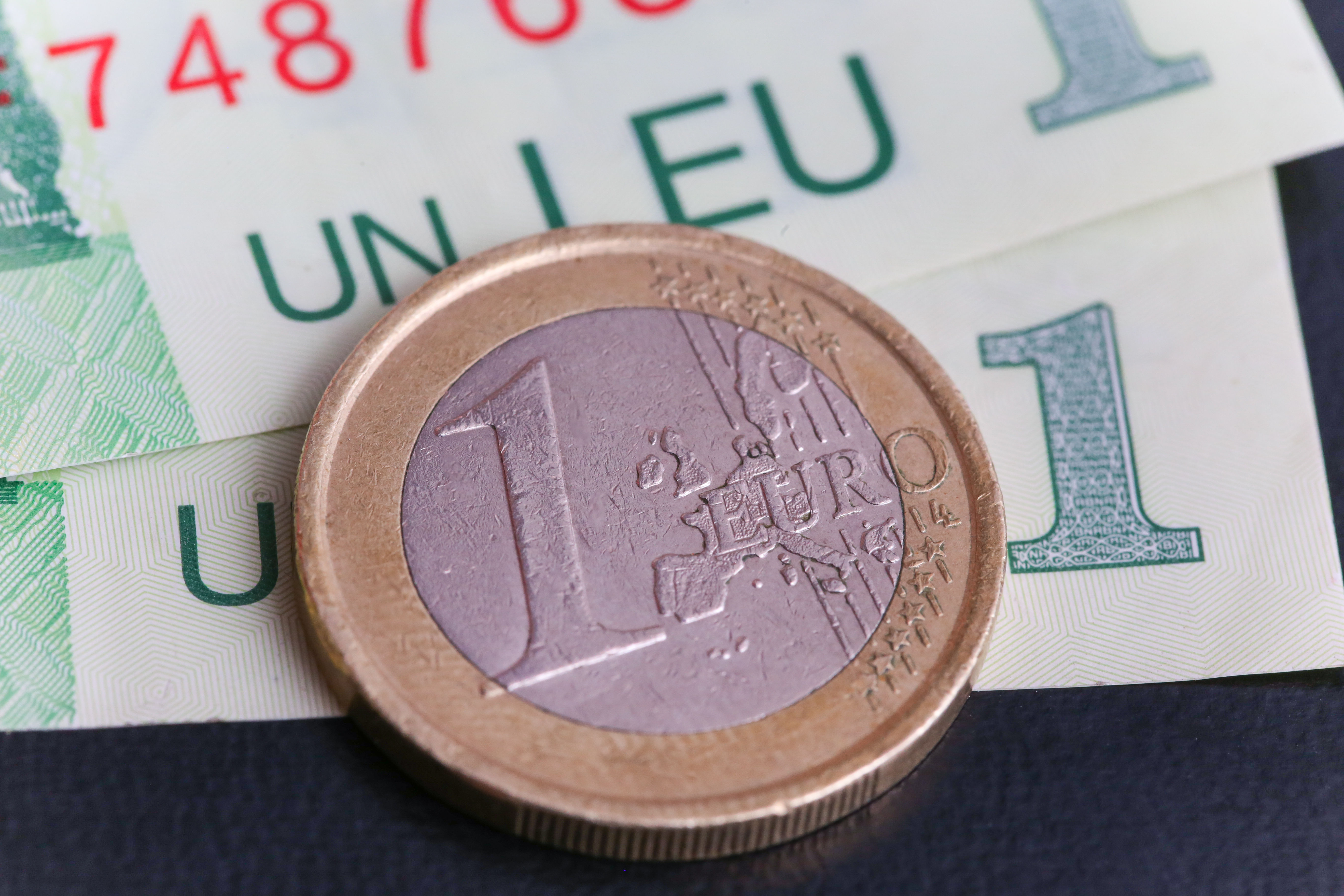 Euro, la cotatia maxima fata de leu a ultimei luni