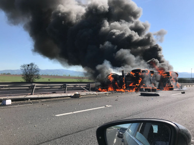 accident TIR Sibiu 210418 (1)