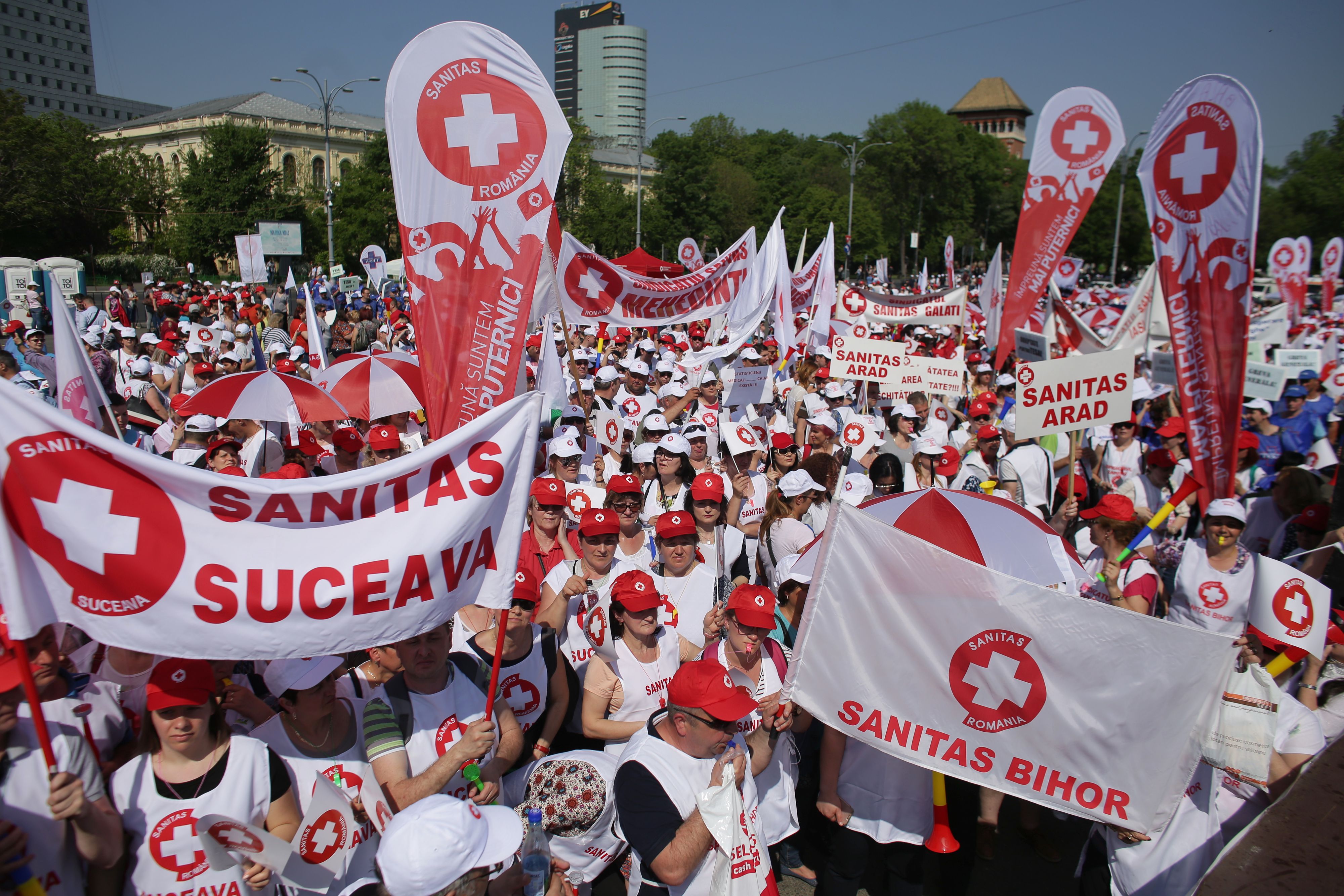 10.000 de angajați din sănătate protestează în București. Ei cer salarii calculate "corect și echitabil"