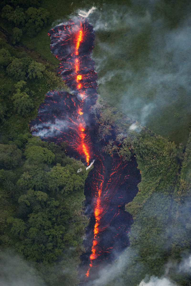 New fissure erupts in Kilauea's east rift zone
